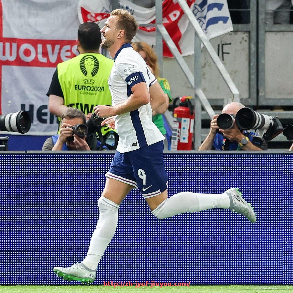 九游jiuyou-西甲联赛比赛前默哀仪式背景与纪念事件